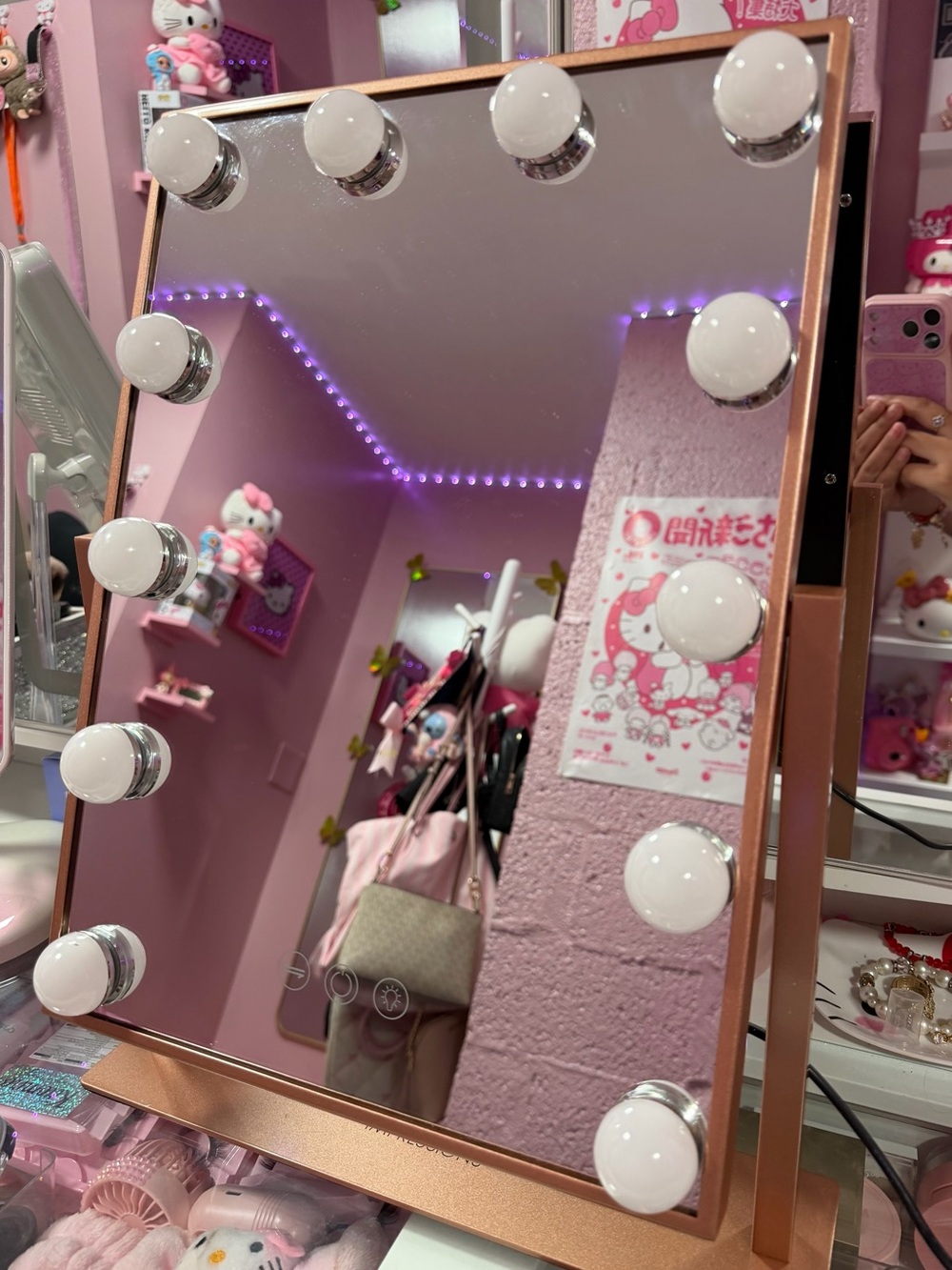 Impressions Vanity Rose Gold
Hollywood Mirror - 3 Light
Settings
